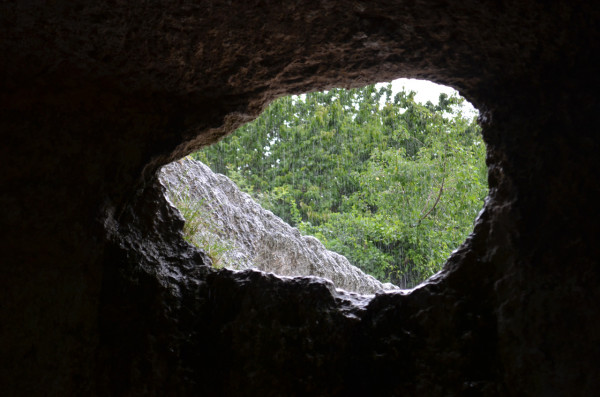 Темница (хозяйственная пещера) в Чуфут-Кале