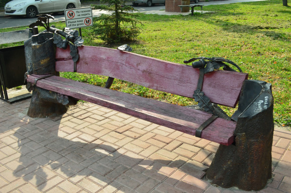 Кованая скамейка в Ульяновске