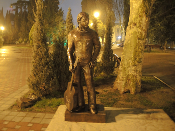 Памятник Высоцкому в Сочи